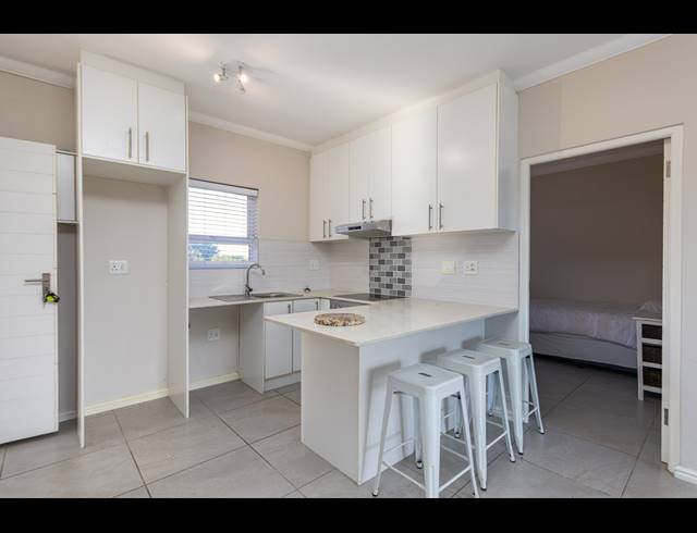 2 BEDROOM APARTMENT FOR SALE IN TABLE VIEW